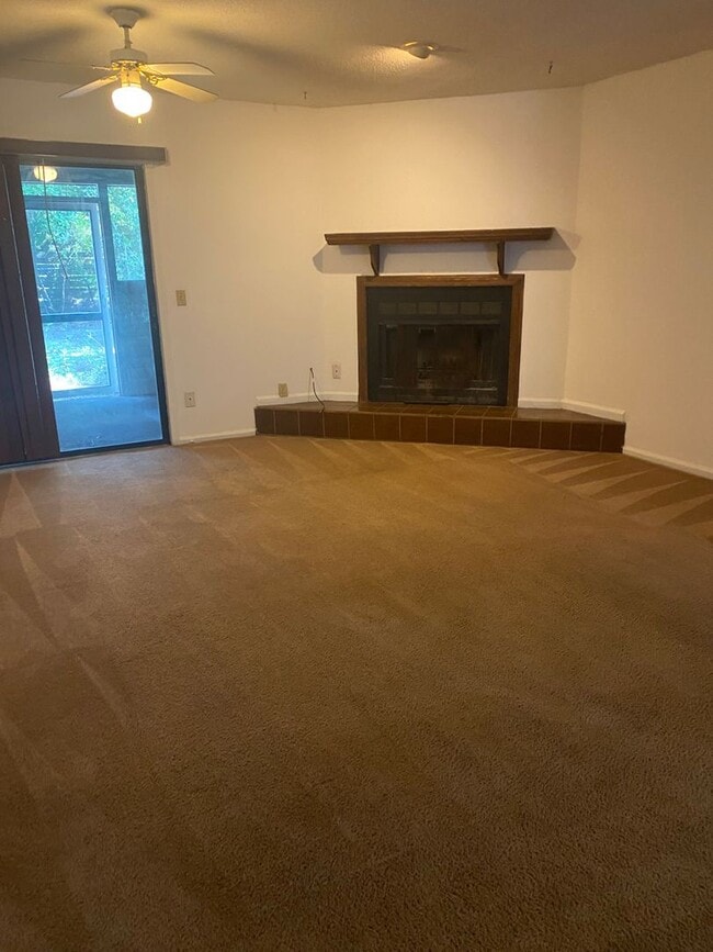 Photo - Cozy 2-Bedroom Townhome: Affordable Comfor...