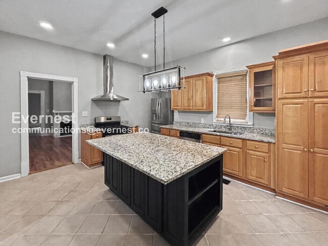 Photo - 225 Woodward Ave SE