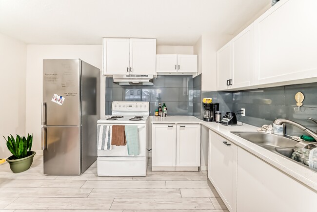 Photo - 1-4005-9 9 St SE