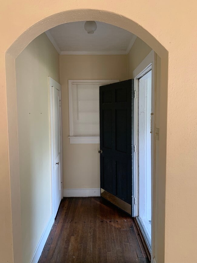 Unit A - foyer - 321 5th Ave Unit A