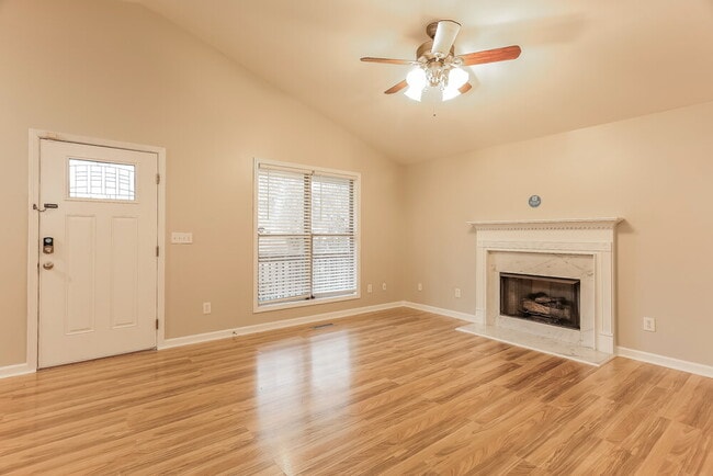 Photo - 110 Spring Glade Cir