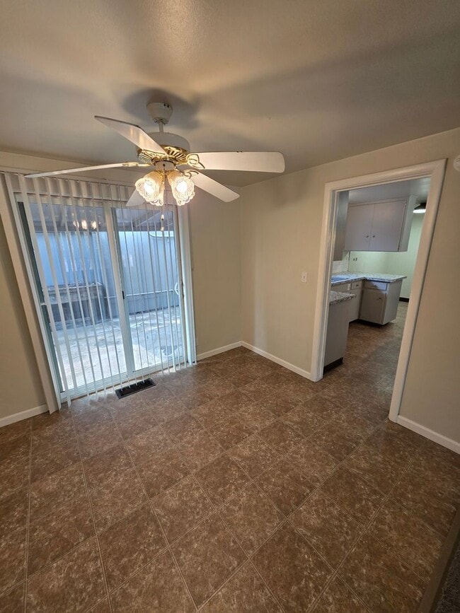 Photo - 1190 W 18th Ave Unidad 1190