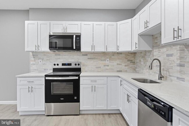 Photo - 809 Pontiac Ave