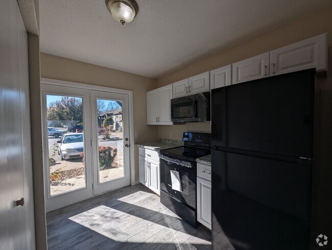 Building Photo - 2/1 Remodeled Condo style Apartment Close ... Unit 9A