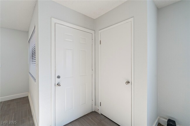 Photo - 832 Mantis Way