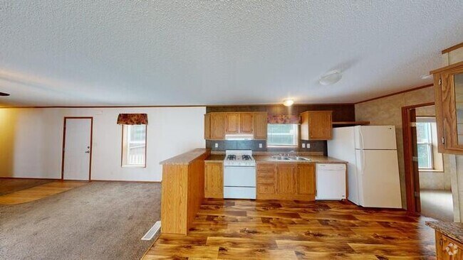 Building Photo - 136 Northwest Dr Rental