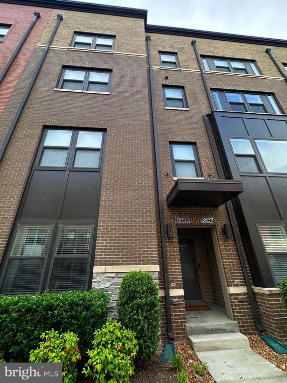Photo - 20529 Milbridge Ter Townhome