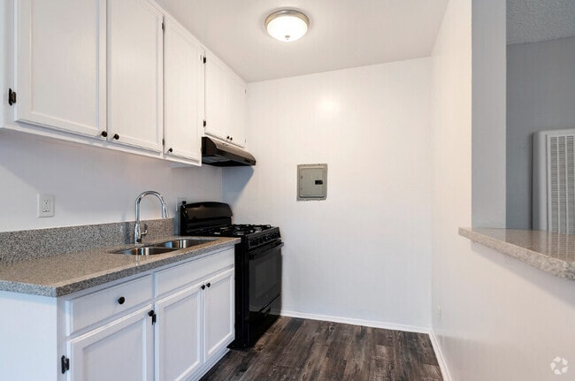Building Photo - 1215 N McCadden Pl Rental