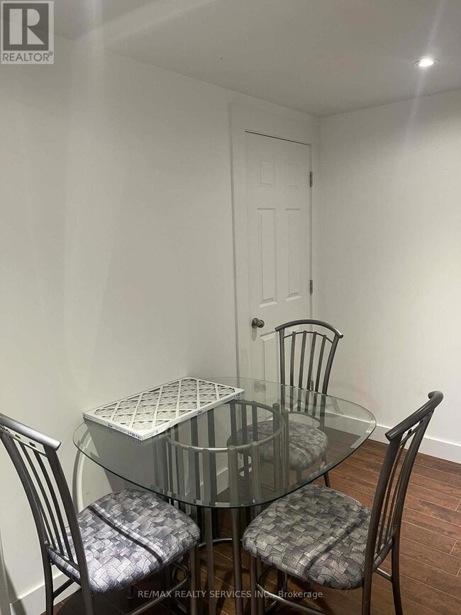 Photo - 920 Ledbury Crescent