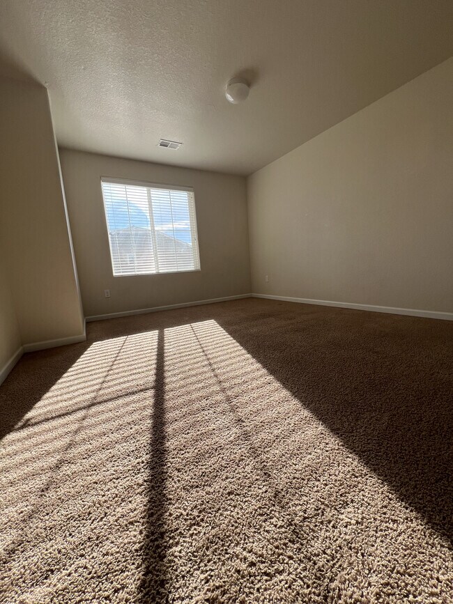 Photo - 1229 Bistre St