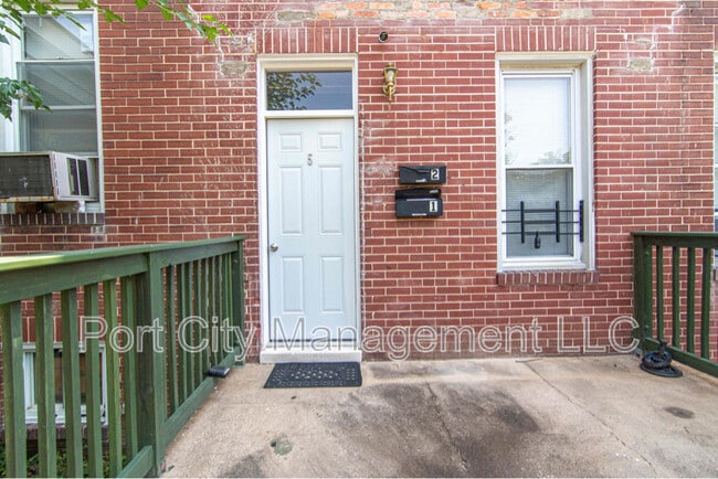 Building Photo - 5 S Wickham Rd