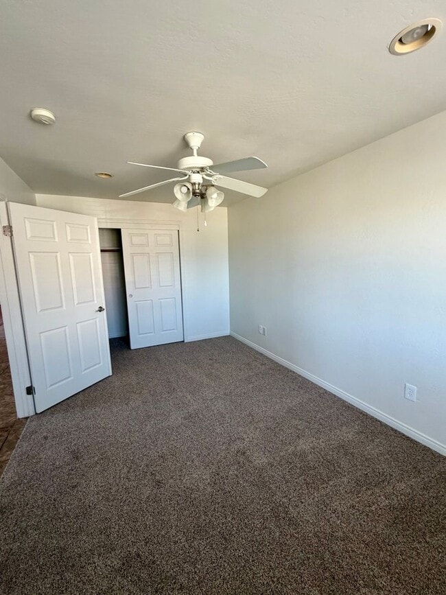 Photo - Spacious 5 Bedroom, 3 Bathroom Home in Stockdale Ranch Villas!
