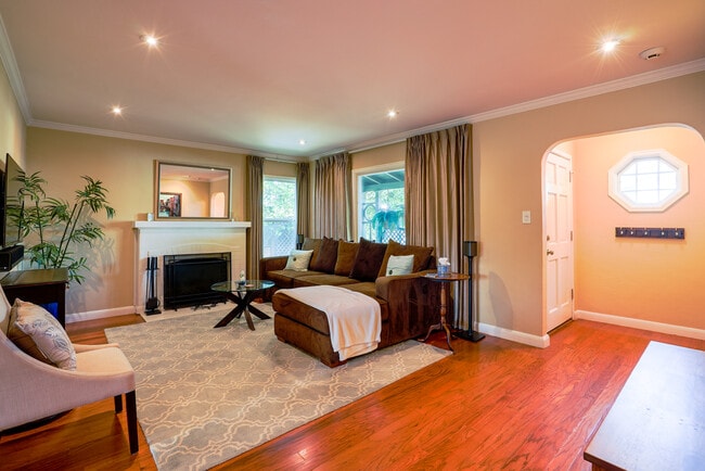 Photo - 610 Topaz St