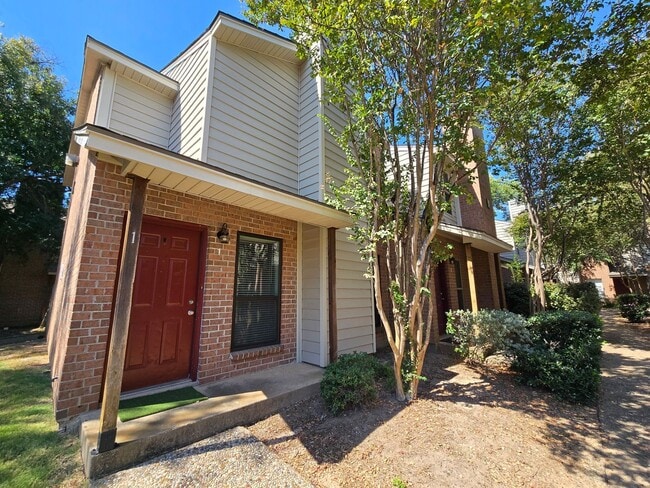 Photo - College Station -2 bedroom/ 2.5 bath - 2 story condo -Complex has a Pool.
