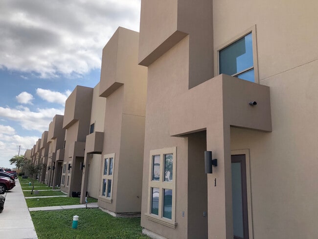 Photo - 2550 Weslaco Rd Townhome