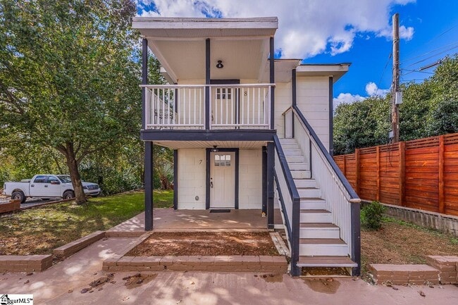 Photo - 530 Peronneau St