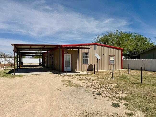 Building Photo - 10240 W Palomino Dr