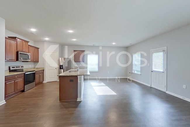 Photo - 1044 Pilgrim Ln