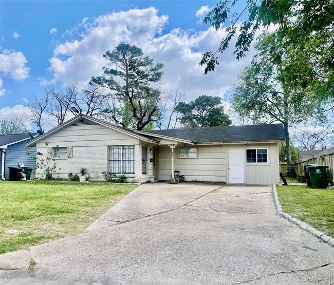 Building Photo - 547 W Obion Rd