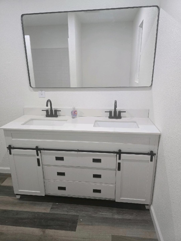 Building Photo - 739 NW Palm Dr Rental