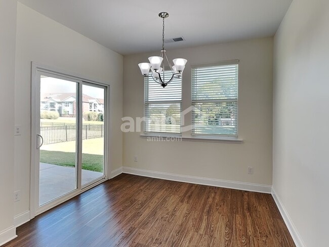 Photo - 115 Samara Ln