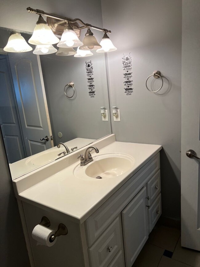 Photo - Beautiful 2 bedroom, 2.0 bath Condo in Wes...