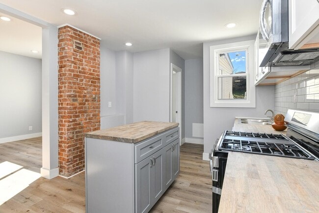 Photo - 1709 48th St