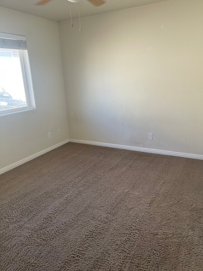 Photo - 516 W 2530 N