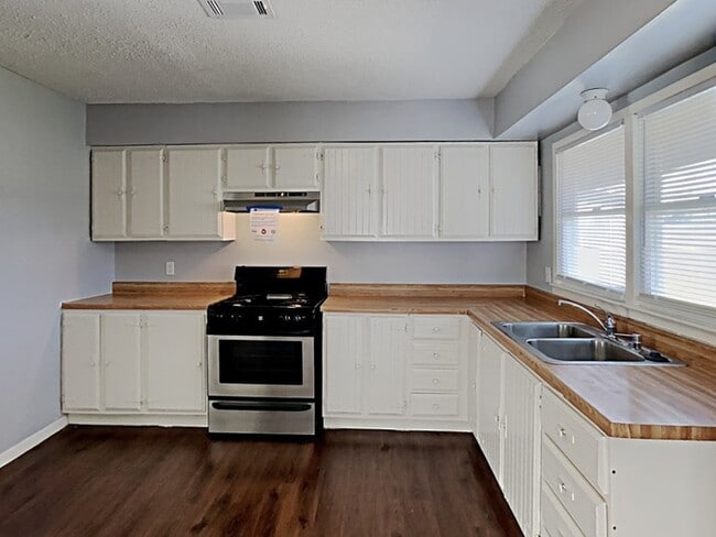 Photo - 409 25th Ave N