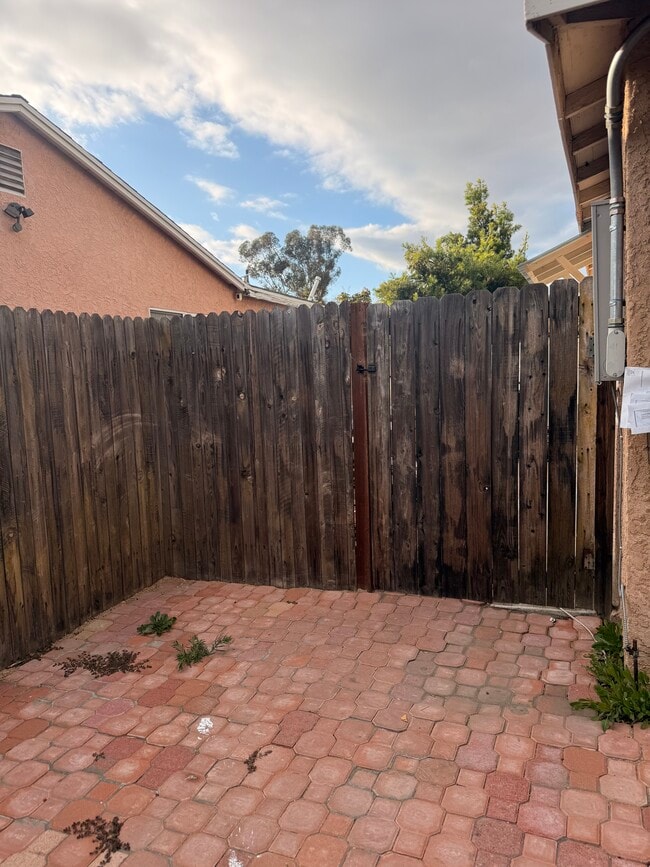 Building Photo - 14643 Chatsworth St