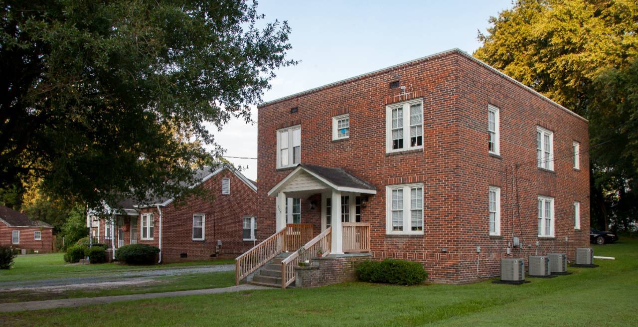 Photo - 205 Markham St