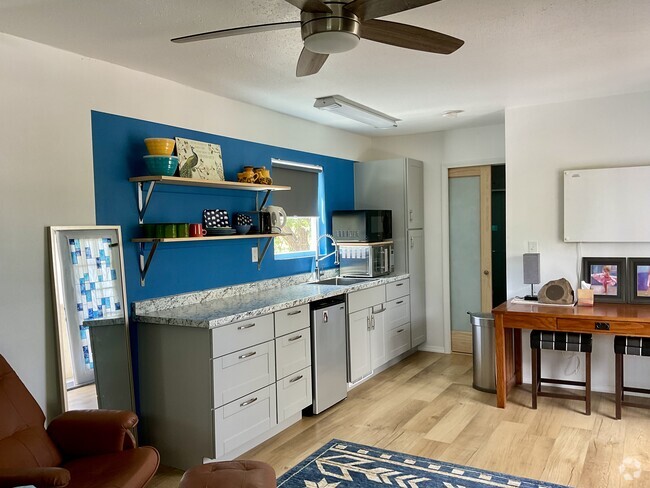 Fully appointed kitchen area - 706 Solano Dr SE Rental