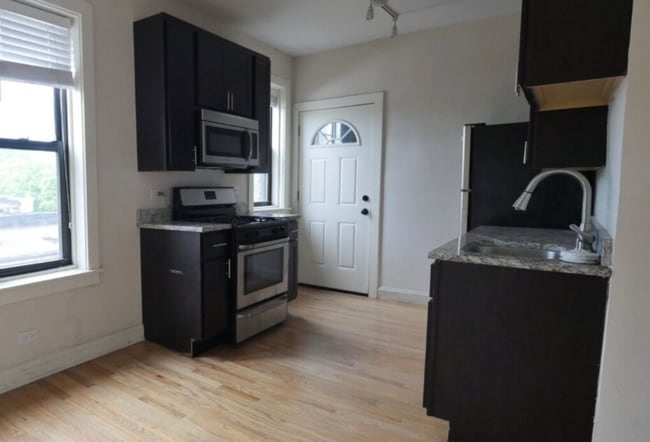 Photo - 4036 N Ashland Ave