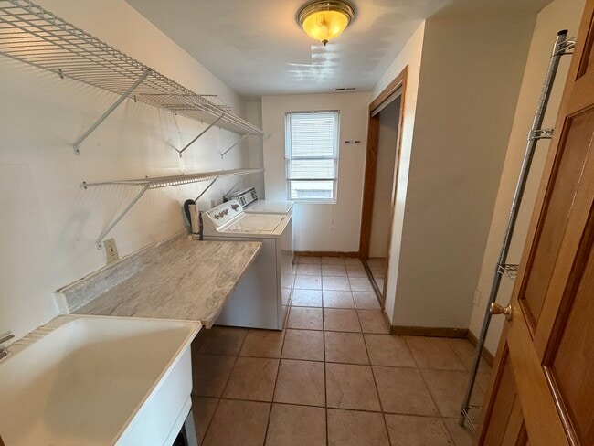 Photo - 121 Kellogg St Unit 2