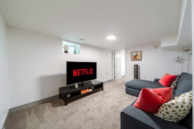 Photo - 11333-11389 89 St NW Unit SI ID1308648P