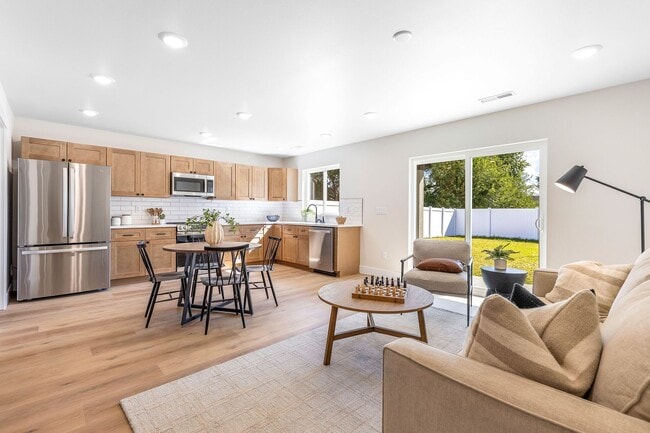 Photo - 605 N Rd 34 Unit B ??FIRST MONTH RENT FREE??