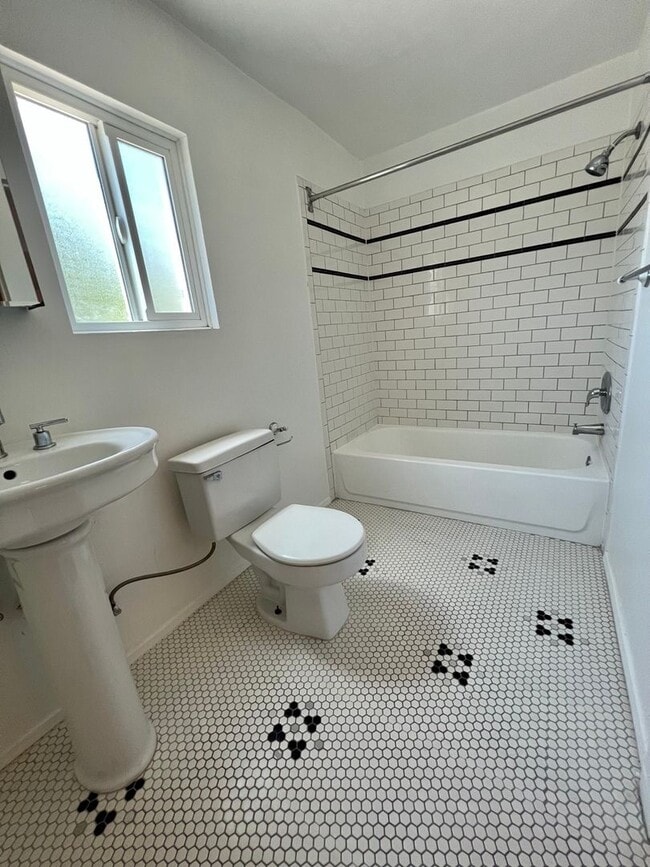 Photo - 2822 W Ave 33 Unit 2822