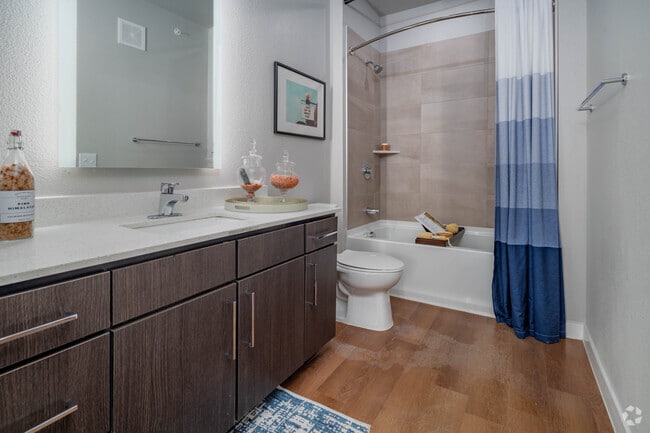 1BR, 1BA - 663SF - Bathroom