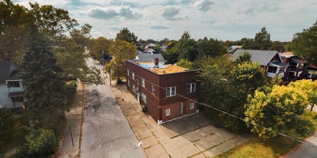 Photo - 874 Whitcomb Rd