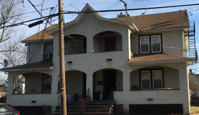 2 Bedroom Apartment in N Plainfield - 21 New Walnut St