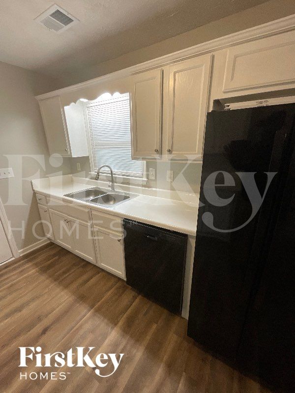 Photo - 838 E Marable St