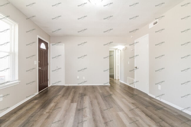 Photo - 613 Ramblin Oaks Dr
