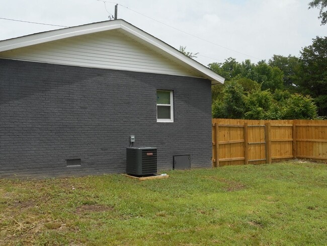 Building Photo - Affordable 3 Bedroom 1 Bath Augusta