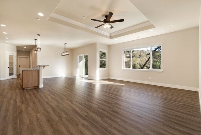 Photo - Beautiful 3 bedroom, 2 bath home in Paradise! Open Floor Plan with Attached Garage!