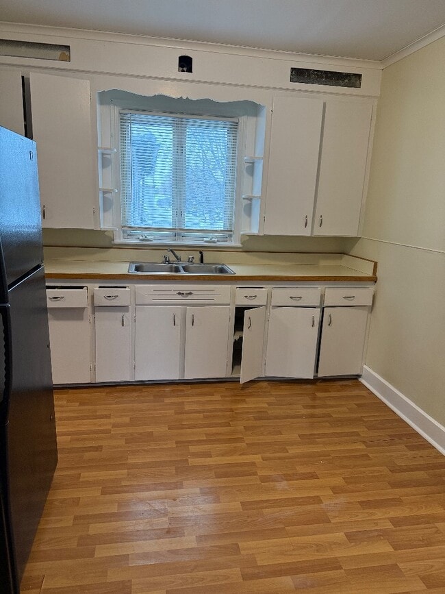 Photo - 1539 Brinckerhoff Ave