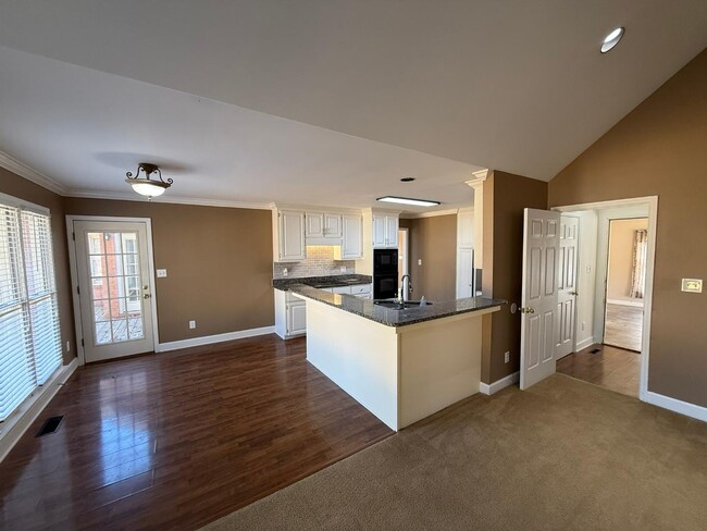 Photo - 212 Brooks Dr