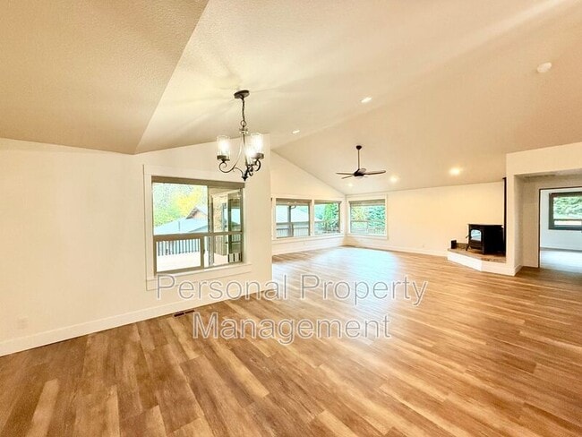 Photo - 16205 NE Leaper Rd