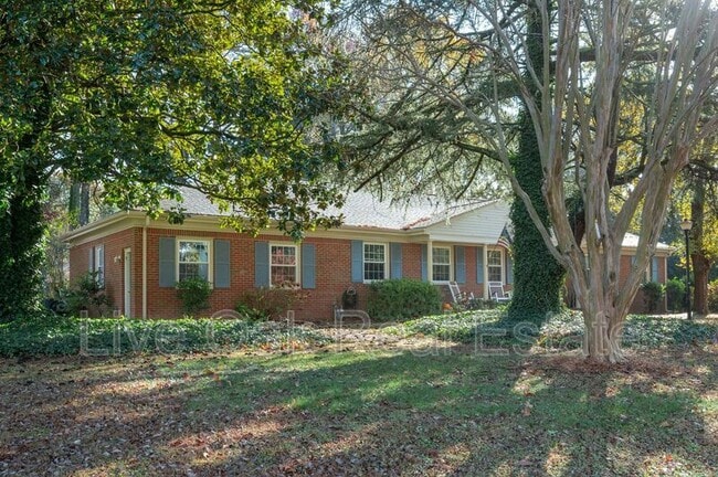 Photo - 1612 Whitethorne Rd