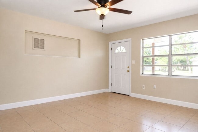 Photo - 3 Bedroom, 1 Bathroom Home for Rent in Largo!