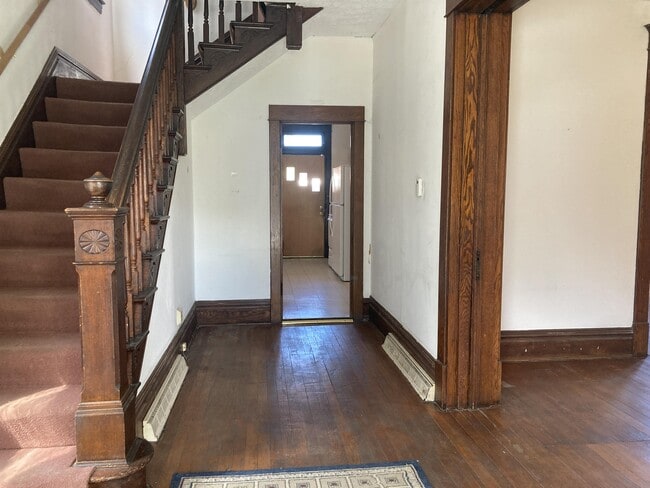 Photo - 212 Grand St